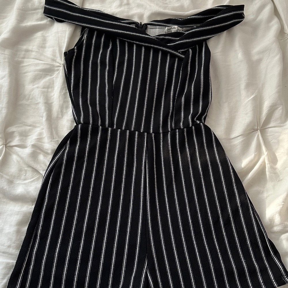 black & white | over the shoulder | dress 🖤